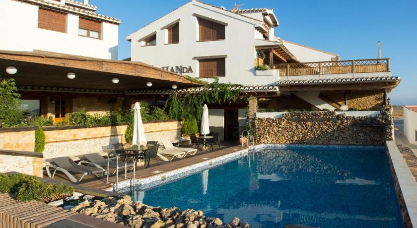 Alhanda Apartahotel