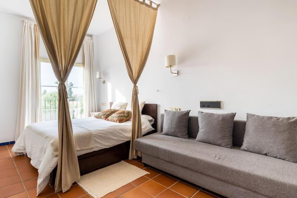 GINVA - Apartahotel El Rocio-Donana