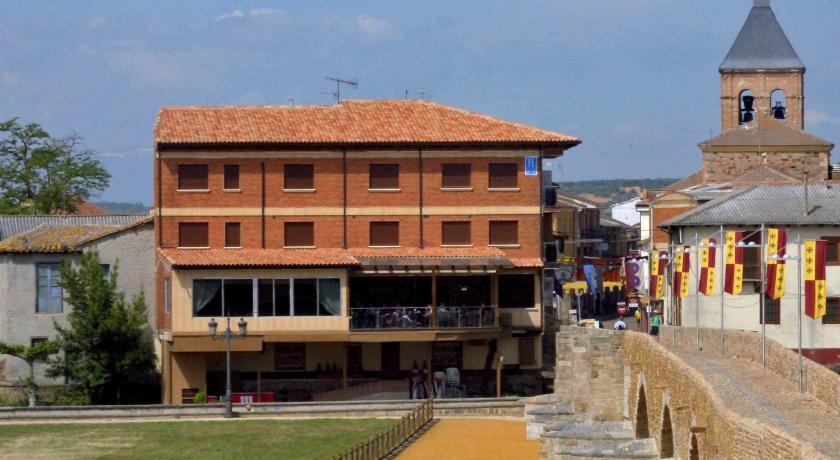 Hostal Don Suero de Quinones