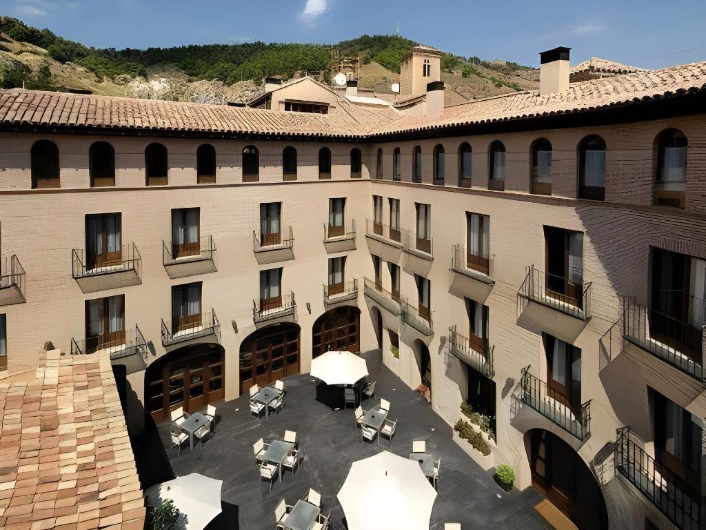 Hotel Cienbalcones