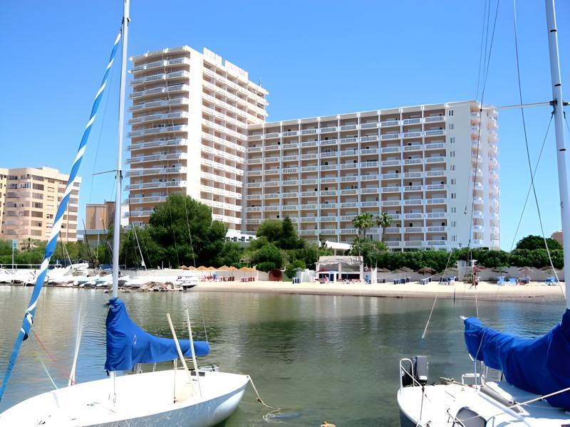 Hotel Izan Cavanna
