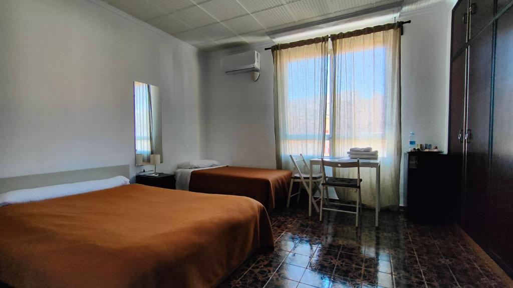 Pension Benavente AP-7 3min coche Playa 5 min Self check-in 24h